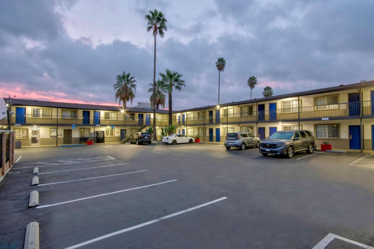Studio 6 Suites San Bernardino, Ca Esterno foto