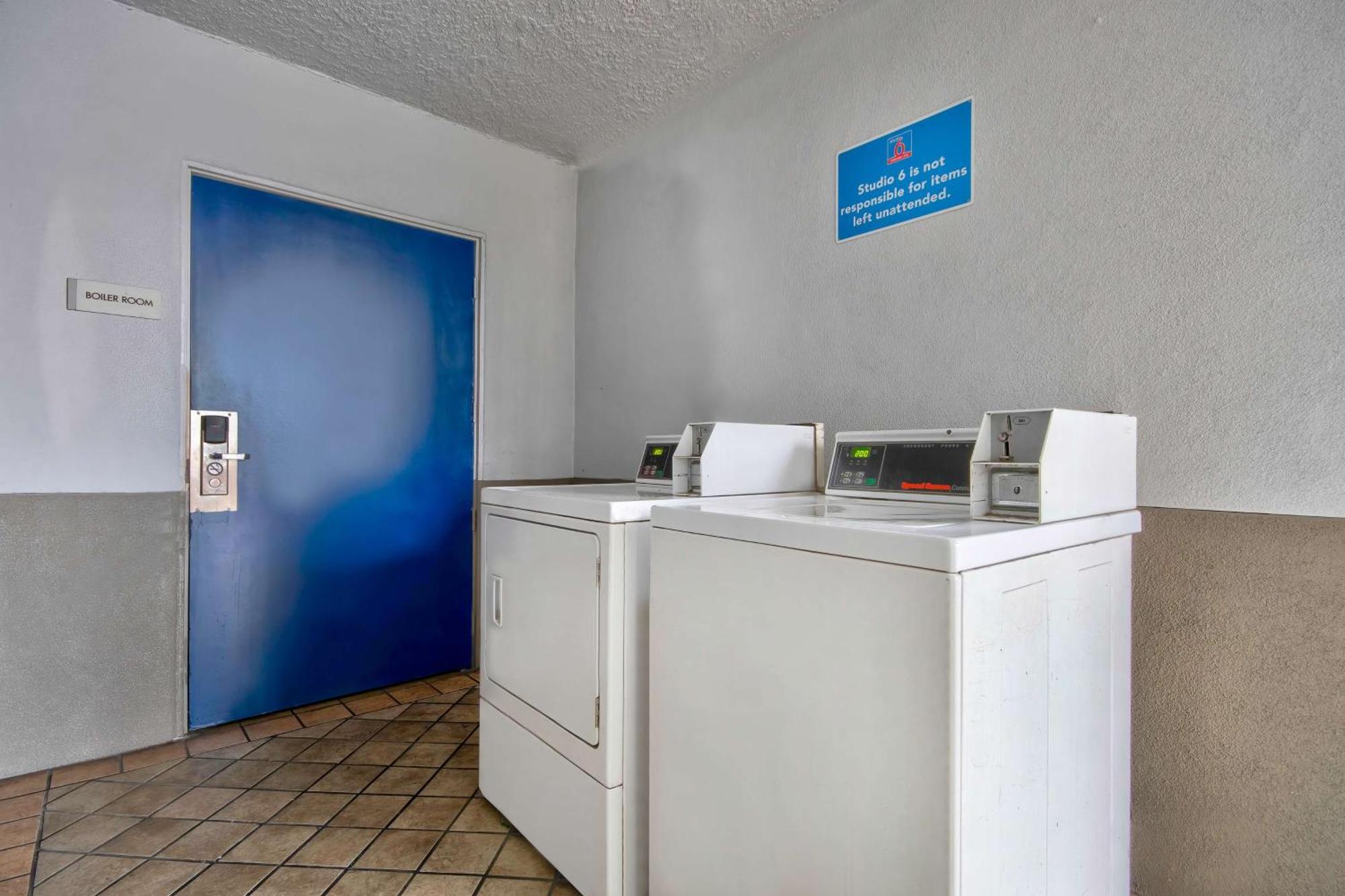 Studio 6 Suites San Bernardino, Ca Esterno foto