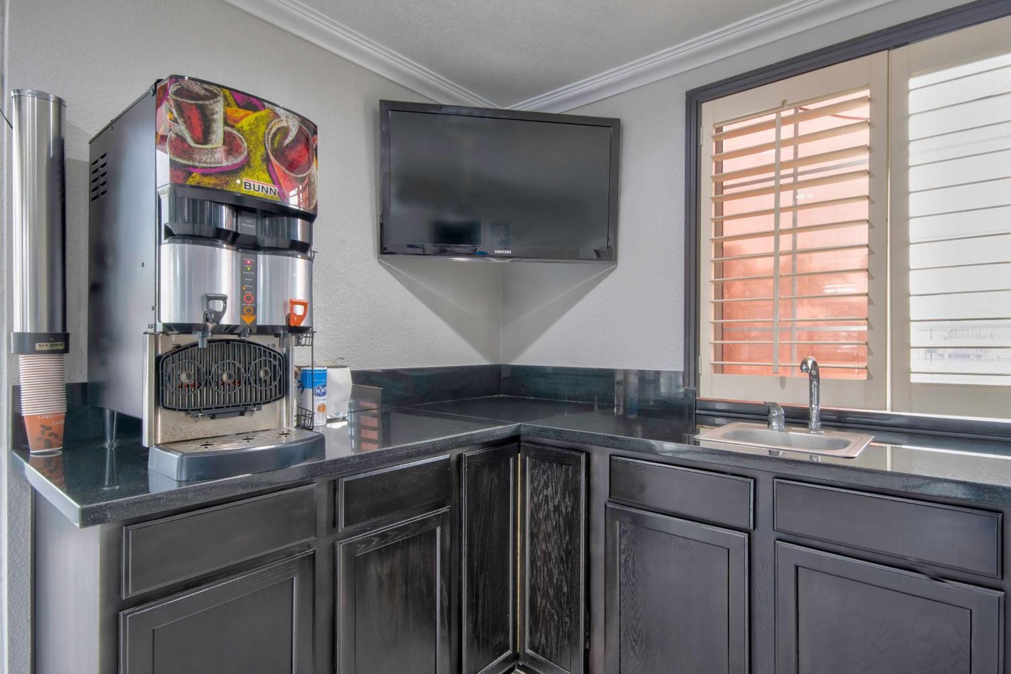 Studio 6 Suites San Bernardino, Ca Esterno foto