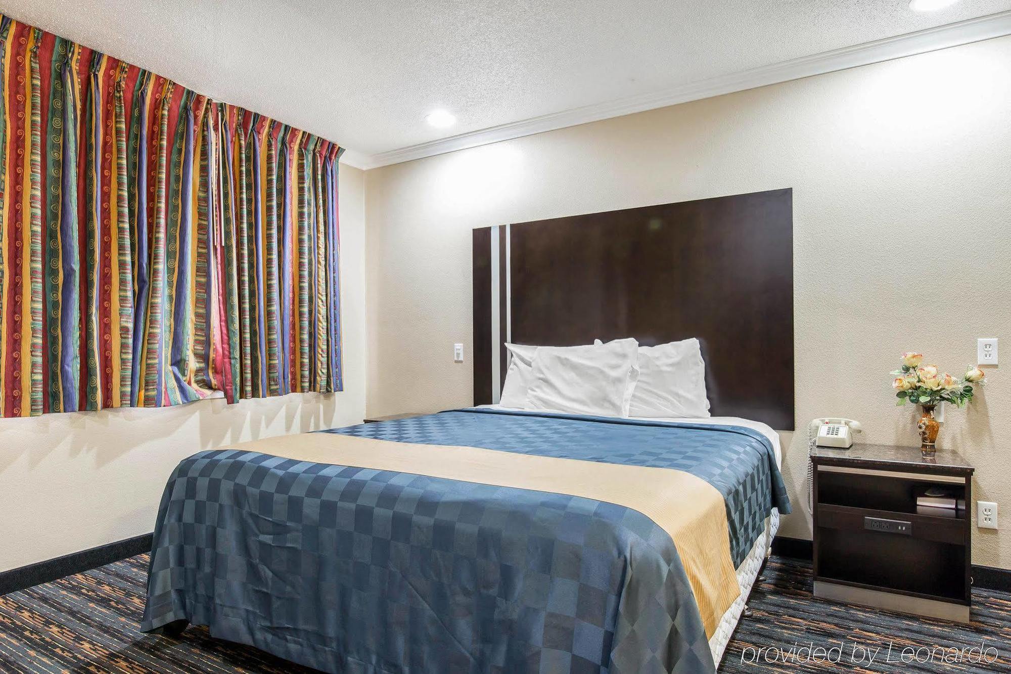 Studio 6 Suites San Bernardino, Ca Esterno foto